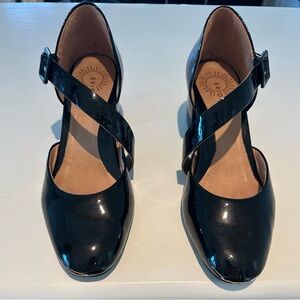 Elegant Brioso Black Cross-Strap Heels
